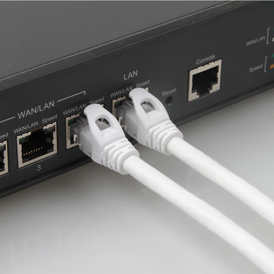 Het witte van het het Flardkoord 24AWG 7/0.2 van UTP Cat6 Jasje van pvc LSZH met RJ45-Schakelaar